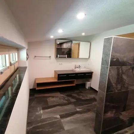 La-wurm Mit Privatem Whirlpool Hart im Zillertal