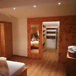 La-wurm Mit Privatem Whirlpool Apartamento *