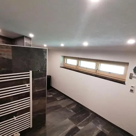 La-wurm Mit Privatem Whirlpool Daire