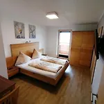 La-wurm Mit Privatem Whirlpool